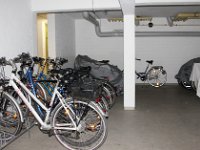 Fahrradkeller  Gleich neben der Tiefgarage befindet sich der Fahrradkeller. Er ist von der Tiefgarage oder auch von einem eigenen Kellerausgang aus begehbar