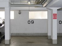 Garage  In der hauseigenen Tiefgarage steht Ihnen dieser Stellplatz zur Verfügung. Die Einfahrtshöhe zur Garage liegt bei 1,80m!