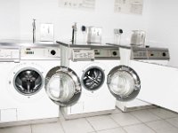 Waschkeller  Im Waschkeller finden Sie zwei Waschmaschinen und einen Trockner. Beides ist gegen Gebühr nutzbar